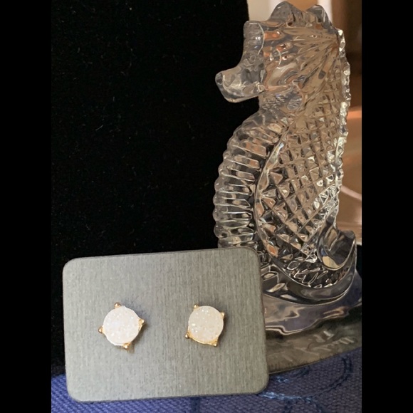 NWOT Sparkling Opalescent Earring Studs - Picture 6 of 7